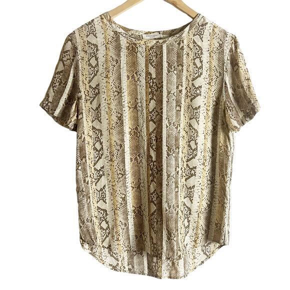 Equipment Femme Snakeskin Animal Print Beige Short Sleeve Silk Top Size XS - Picture 1 of 9